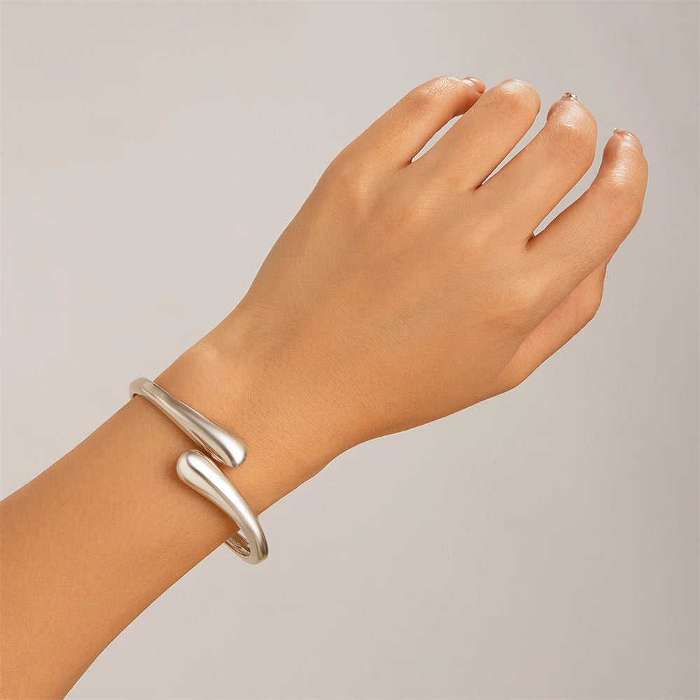 Sculpted Cuff